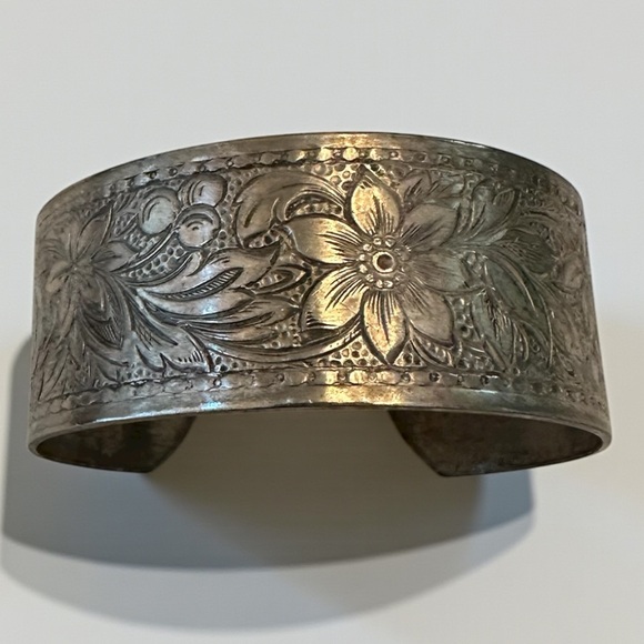 Vintage Boho Southwestern Floral Engraved Pewter Silver Cuff Bracelet - Picture 4 of 4